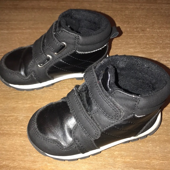 H&M Toddler black faux-leather boots. - Picture 3 of 6